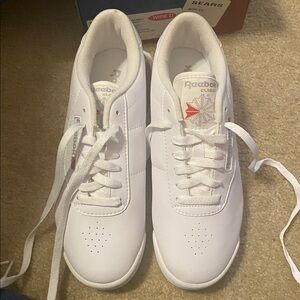 Reebok white princess wide 7 tennis shoes